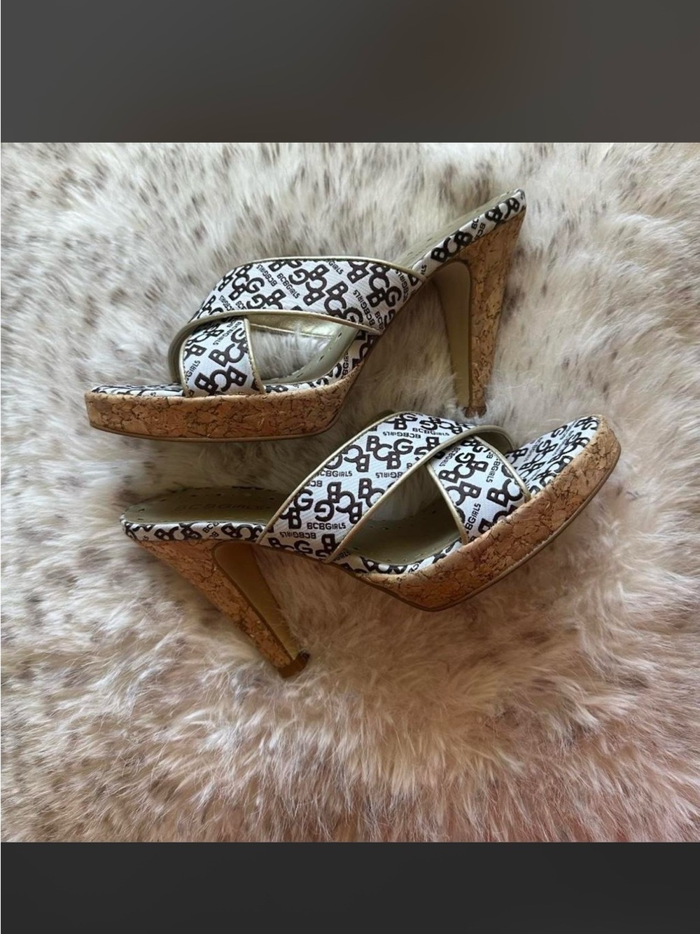 Gorgeous BCBG white and black logo print cork mules